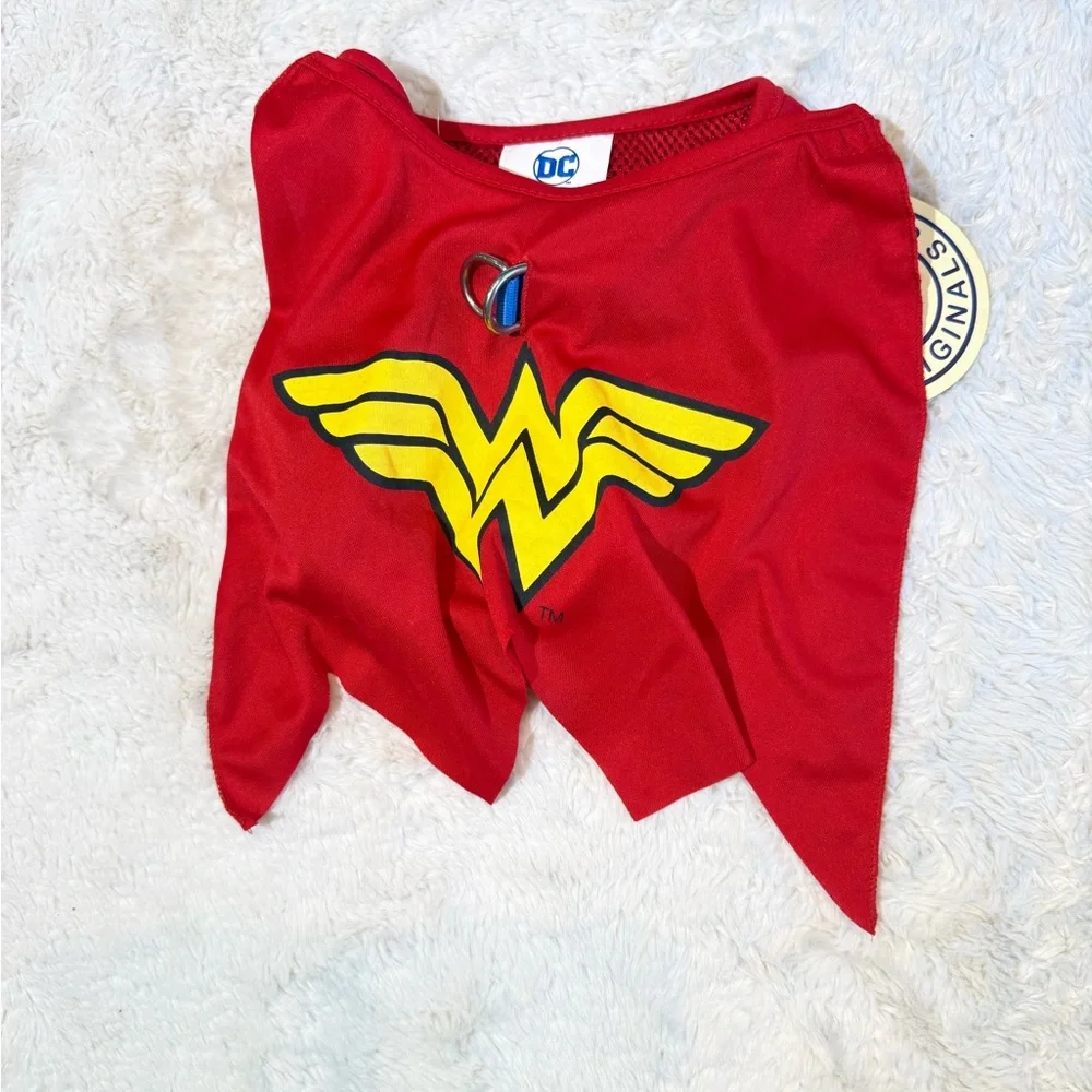 NWT D C COMICS WonderWoman size small red harness & removable cape